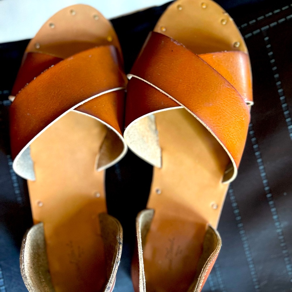 Size 11 universal thread sandals